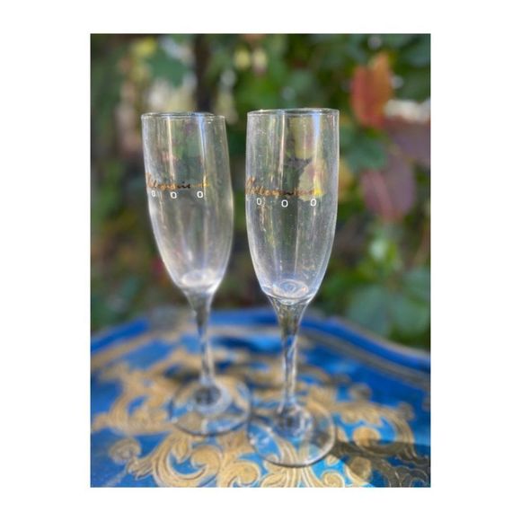 Vintage Millenium 2000 Y2K Champagne Glasses Gold Lettering Set of 2 - Picture 1 of 7